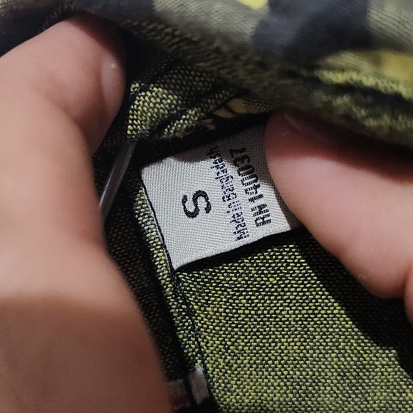 Small plaid yellow dress shirt - Picture 4 of 5